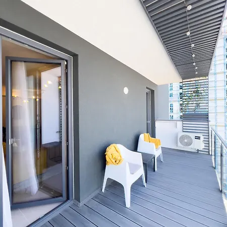 Flh - Art Elegance With Balcony & Free Parking