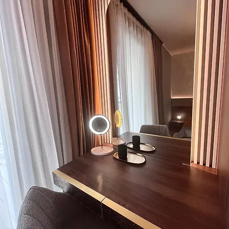 Apartment Flh - Art Elegance With Balcony & Free Parking *