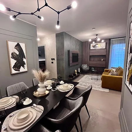 Flh - Art Elegance With Balcony & Free Parking