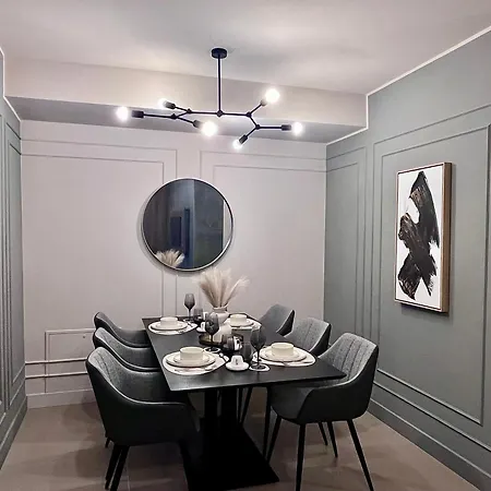 Flh - Art Elegance With Balcony & Free Parking