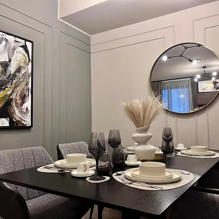 Flh - Art Elegance With Balcony & Free Parking