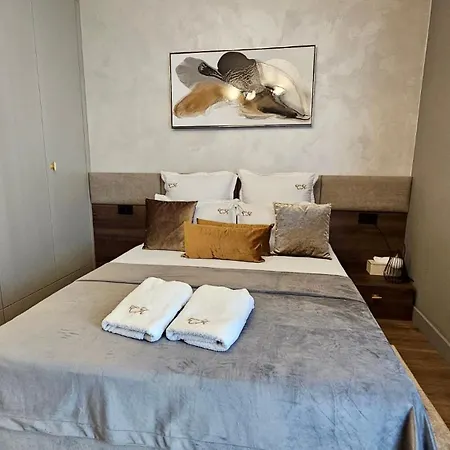 Flh - Art Elegance With Balcony & Free Parking *