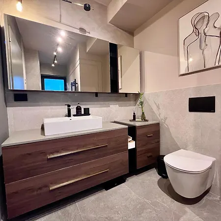 Flh - Art Elegance With Balcony & Free Parking Apartment