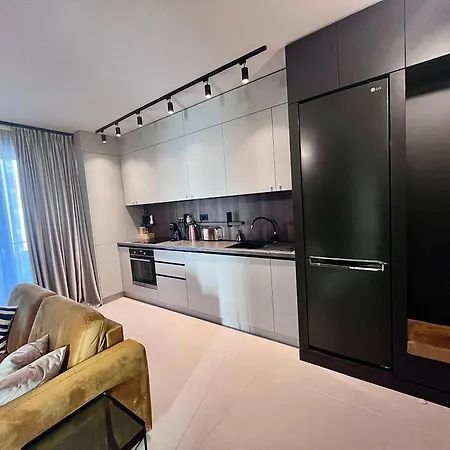 Flh - Art Elegance With Balcony & Free Parking Apartment