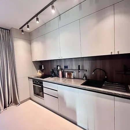 Flh - Art Elegance With Balcony & Free Parking Apartment *