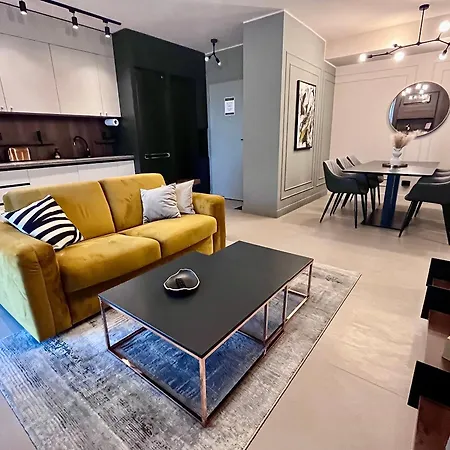Apartment Flh - Art Elegance With Balcony & Free Parking *