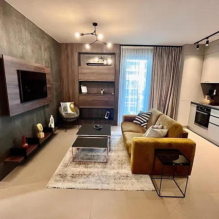 Flh - Art Elegance With Balcony & Free Parking Apartment