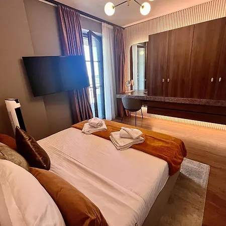 Flh Art Elegance - Large Balcony, Free Parking, Ateneo Апартаменти *