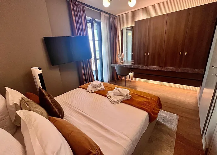 Flh Art Elegance - Large Balcony, Free Parking, Ateneo Apartment *