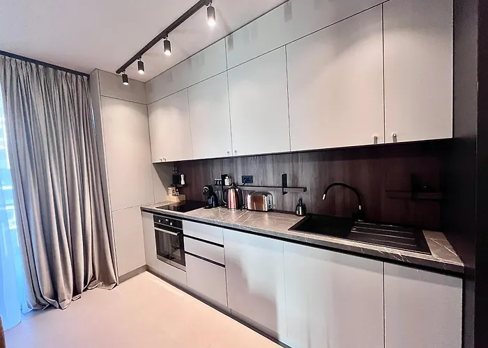 Flh Art Elegance - Large Balcony, Free Parking, Ateneo Apartment *